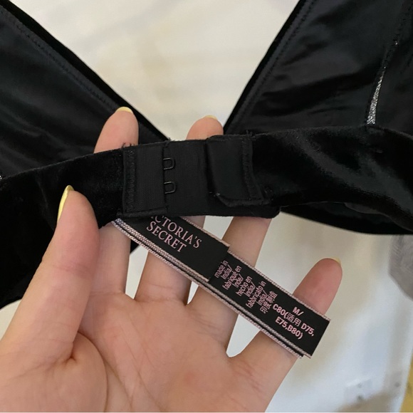 [SOLD] VICTORIA’S SECRET black velvet bralette (M) - Picture 4 of 4